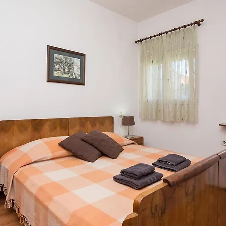 Appartement Geraeumige Mit Eigenem Balkon Zadar
