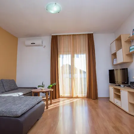 Appartement Geraeumige Mit Eigenem Balkon *