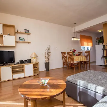 Geraeumige Mit Eigenem Balkon Appartement *