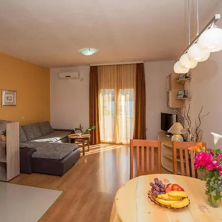 Geraeumige Mit Eigenem Balkon