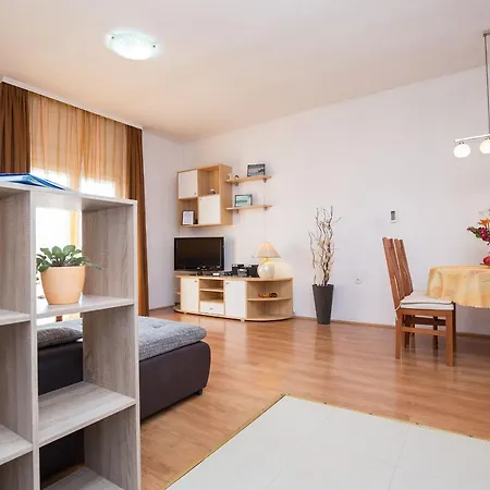Apartman Geraeumige Mit Eigenem Balkon