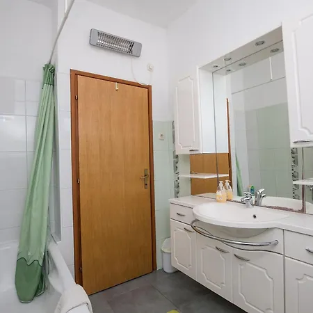 Apartman Geraeumige Mit Eigenem Balkon Zadar